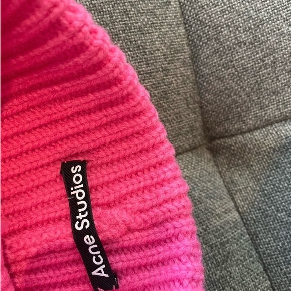 BNWOT Acne kids neon pink beanie 55cm - Picture 3 of 4